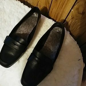 Womens slip on flat shoes